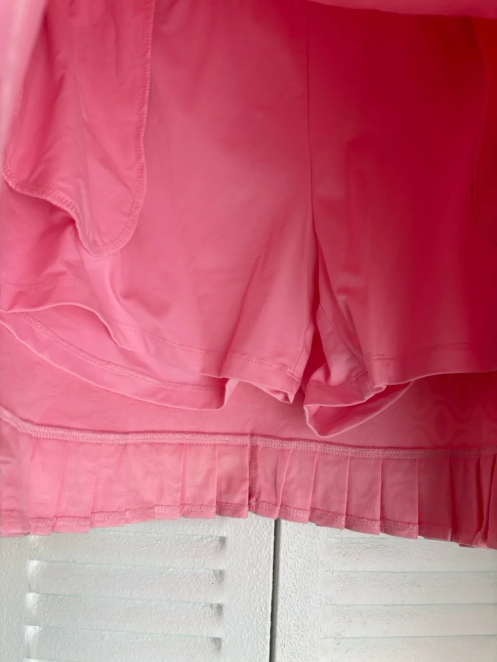 Two J. McLaughlin Pink and white Textured Ruffle Hem Skorts |
Size M | Feminine - Picture 8 of 14